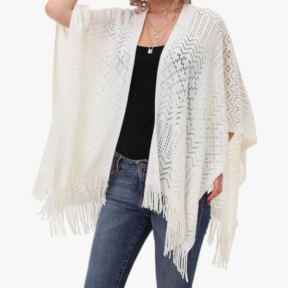 NWTs White Fringe Knit Shawl